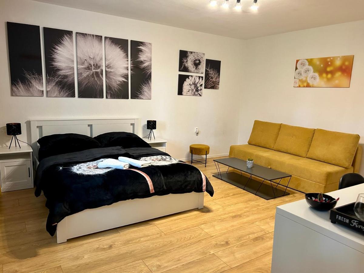 Studio Apartment Dandelion บราติสลาวา ภายนอก รูปภาพ